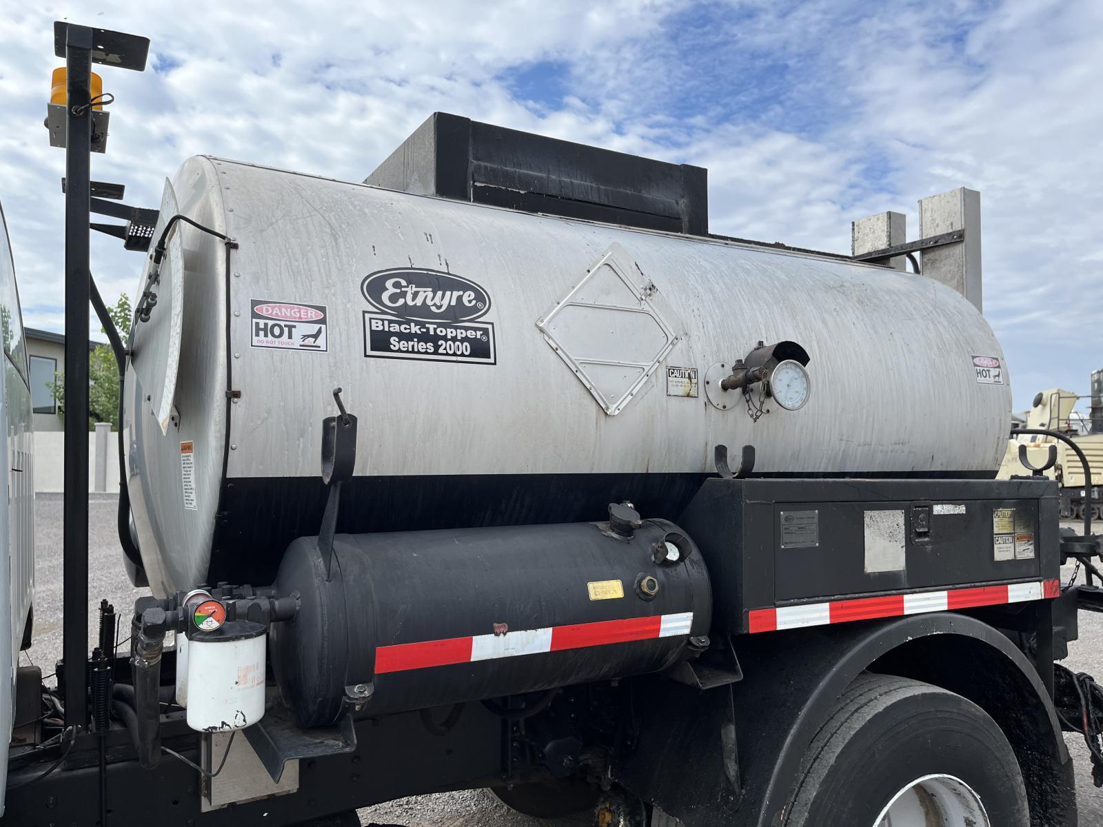 ./imagenes/INVOICE/2019/16599/CAMION PETROLIZADOR GMC TOPKICK (10).JPG